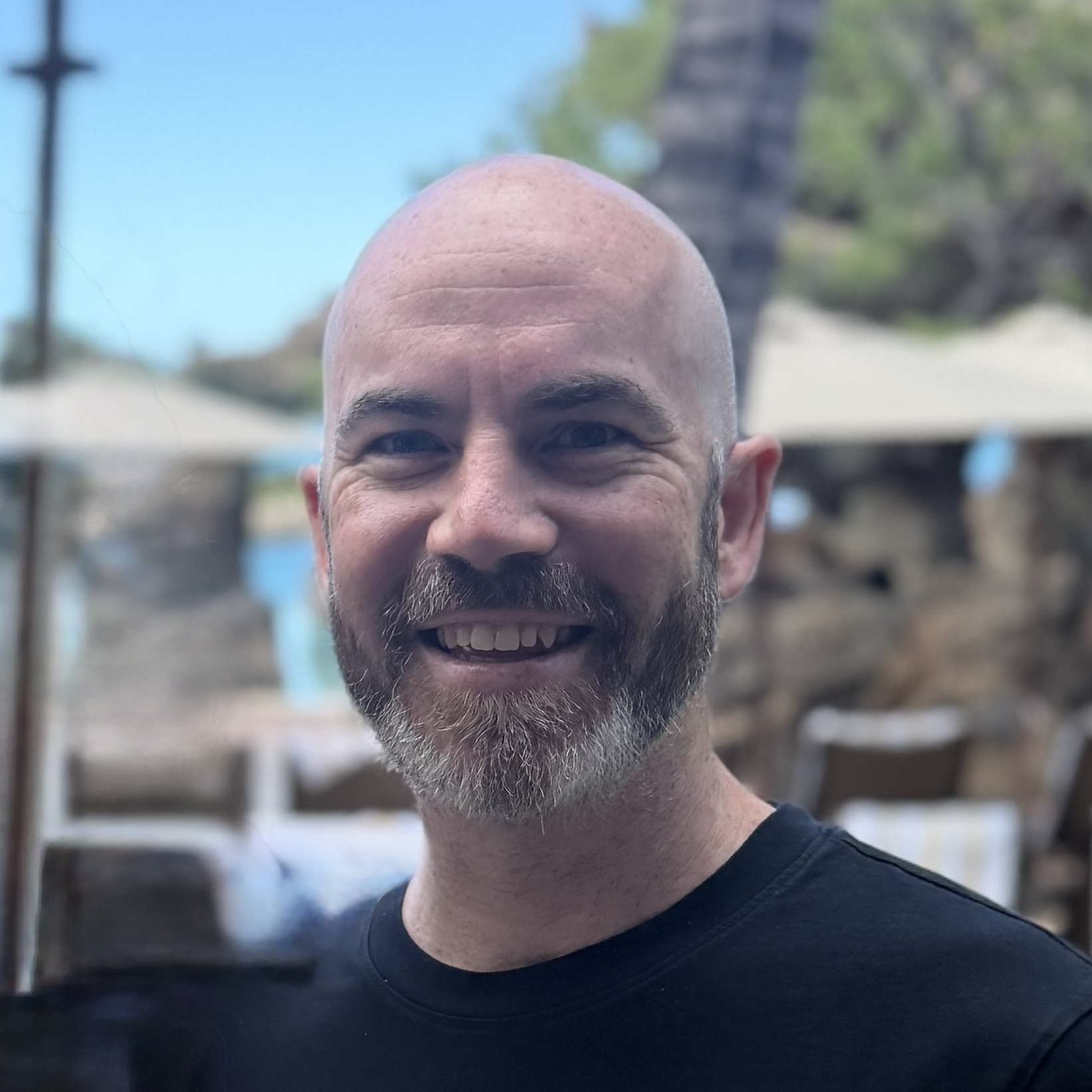 I still look like this but all my head hair has moved to my beard.